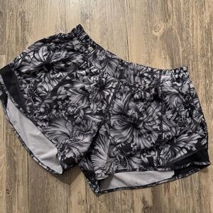 Black Floral Lululemon Hotty Hot Short II *Long 4"